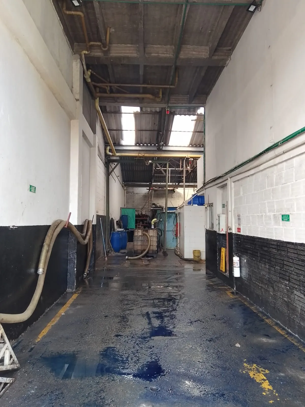 Descarga de camión en PTAR propia AQUAPLUS en Bogotá