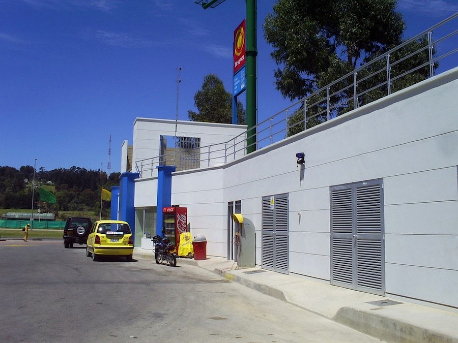 Obra de estación de servicio en Bogotá experiencia de ingeniería PSYS