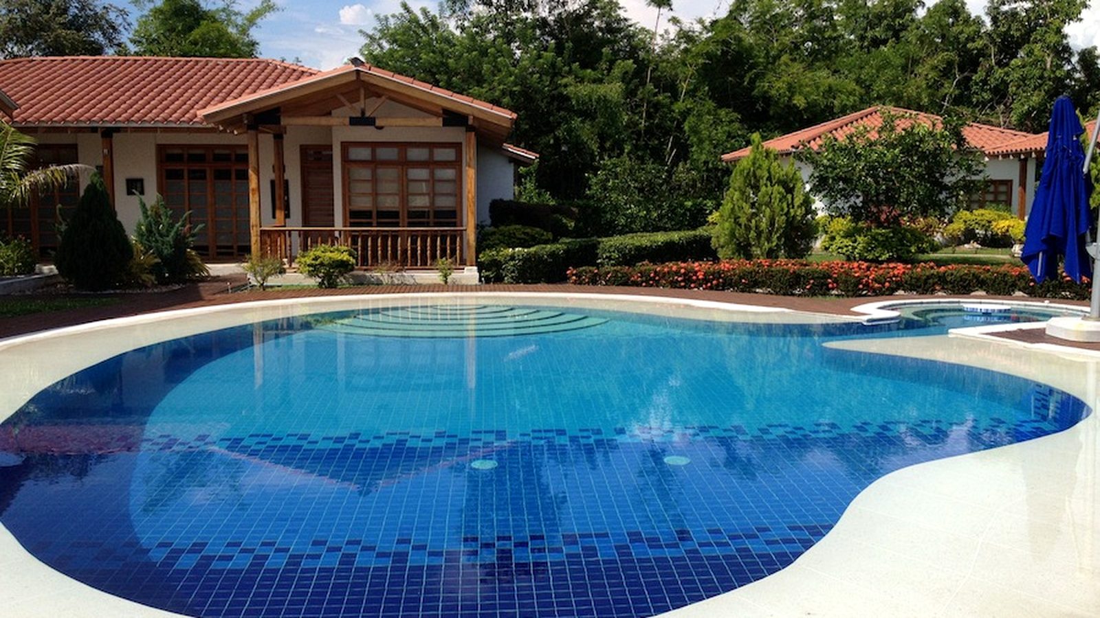 Proyecto residencial con piscina privada desarrollado por PSYS